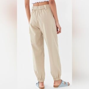 UO Jordan High-Rise Cropped Jogger Pant Size Small/Pantalon Jogger Court Beige